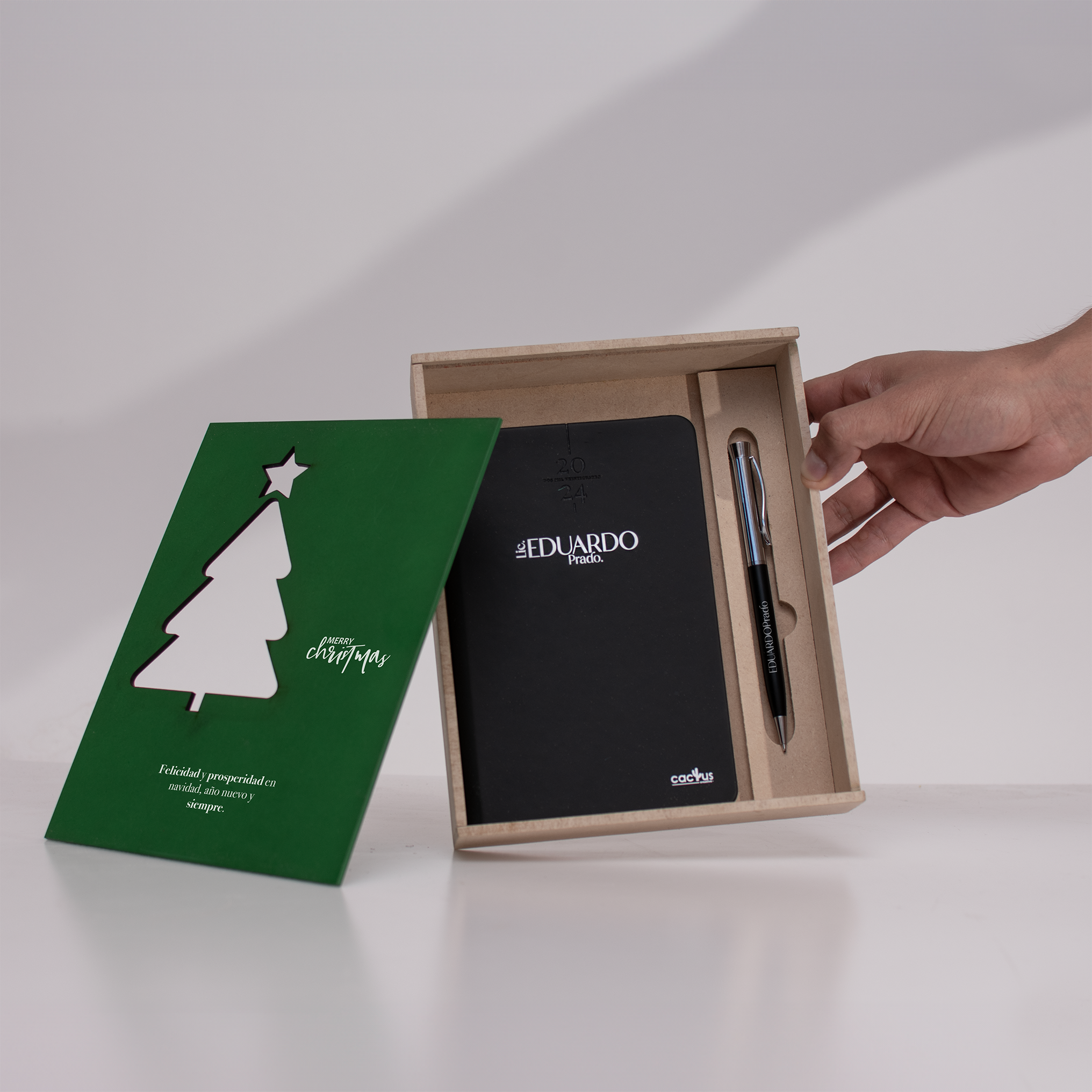 Image of Agenda  + Pluma