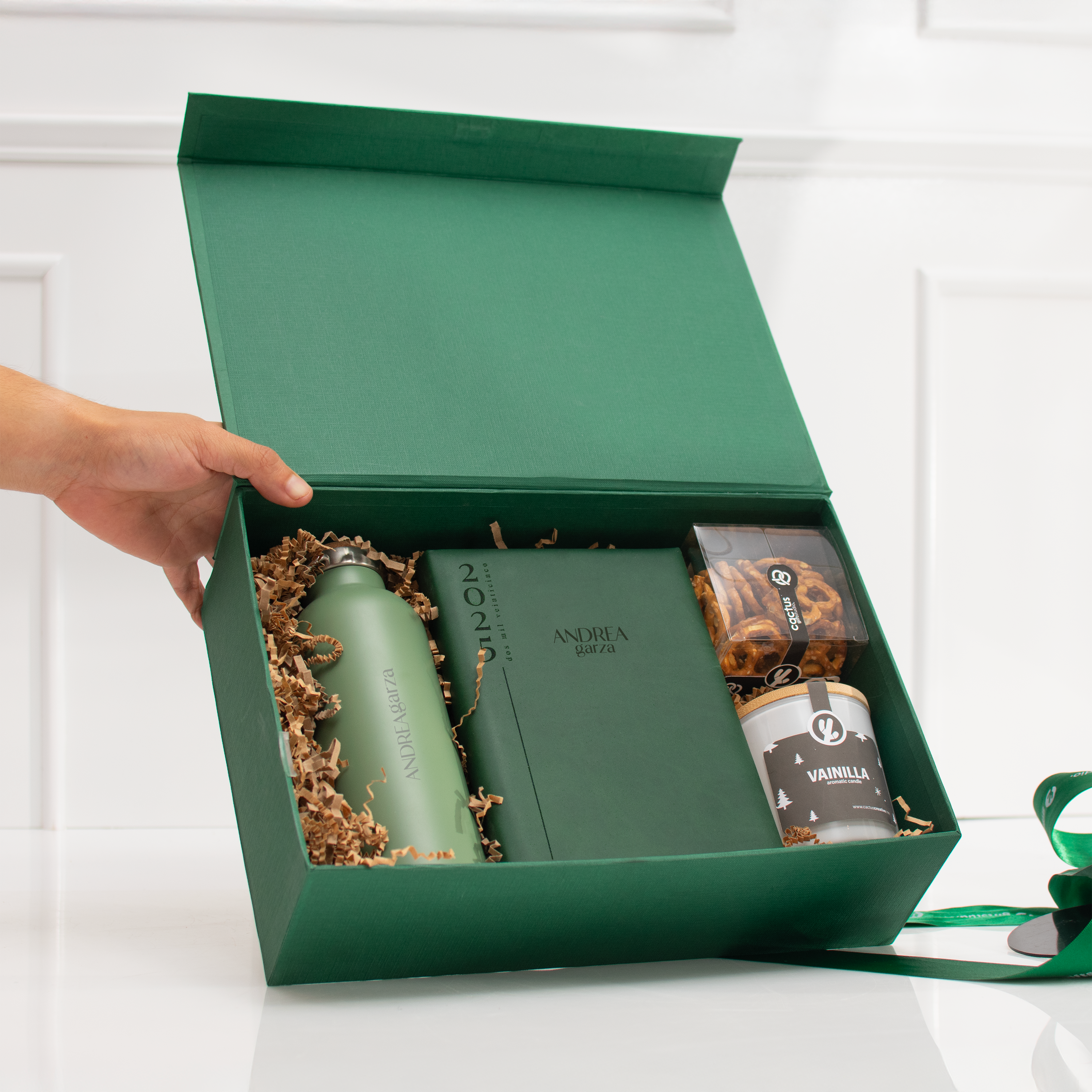 Image of Holiday box Plus