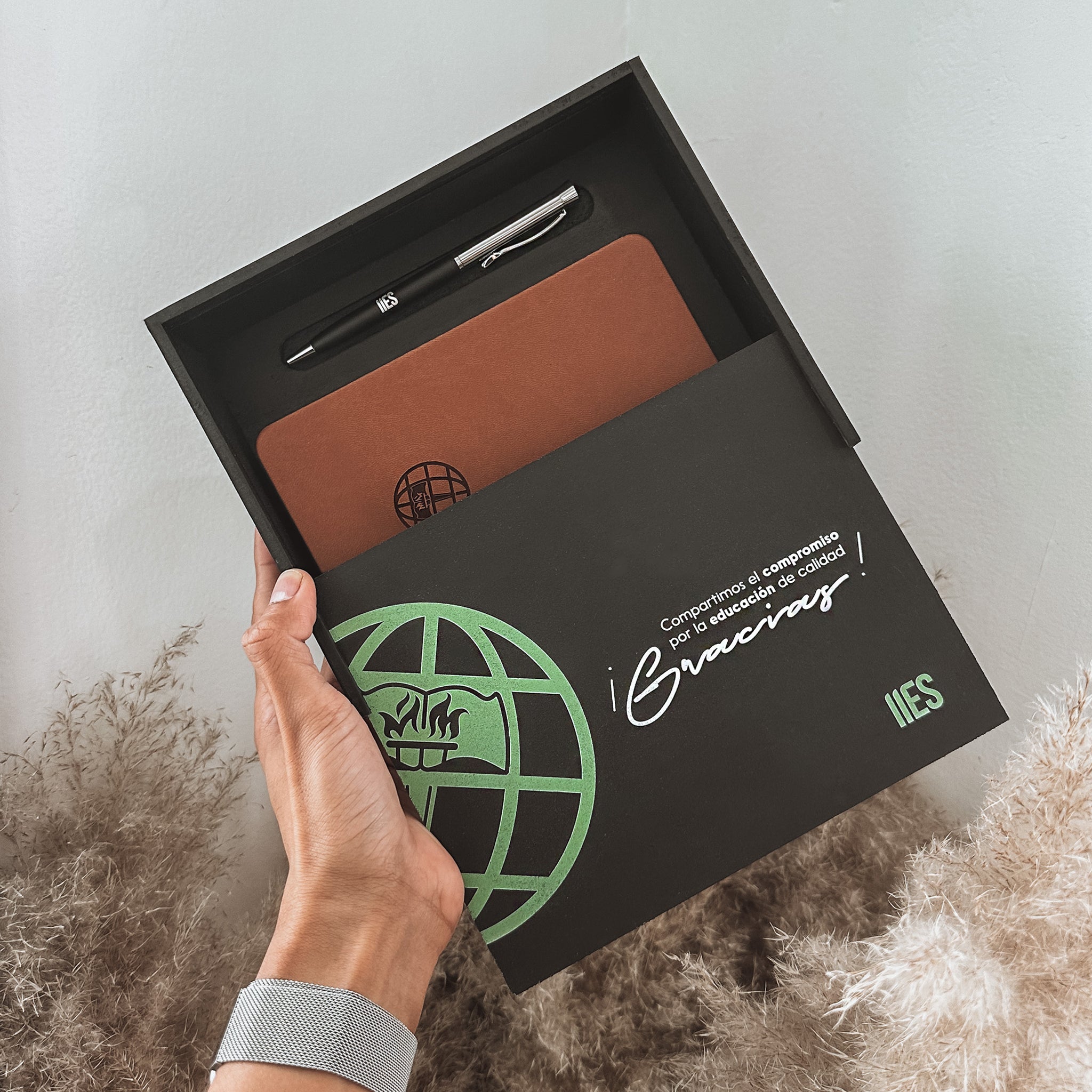 Image of Agenda  + Pluma