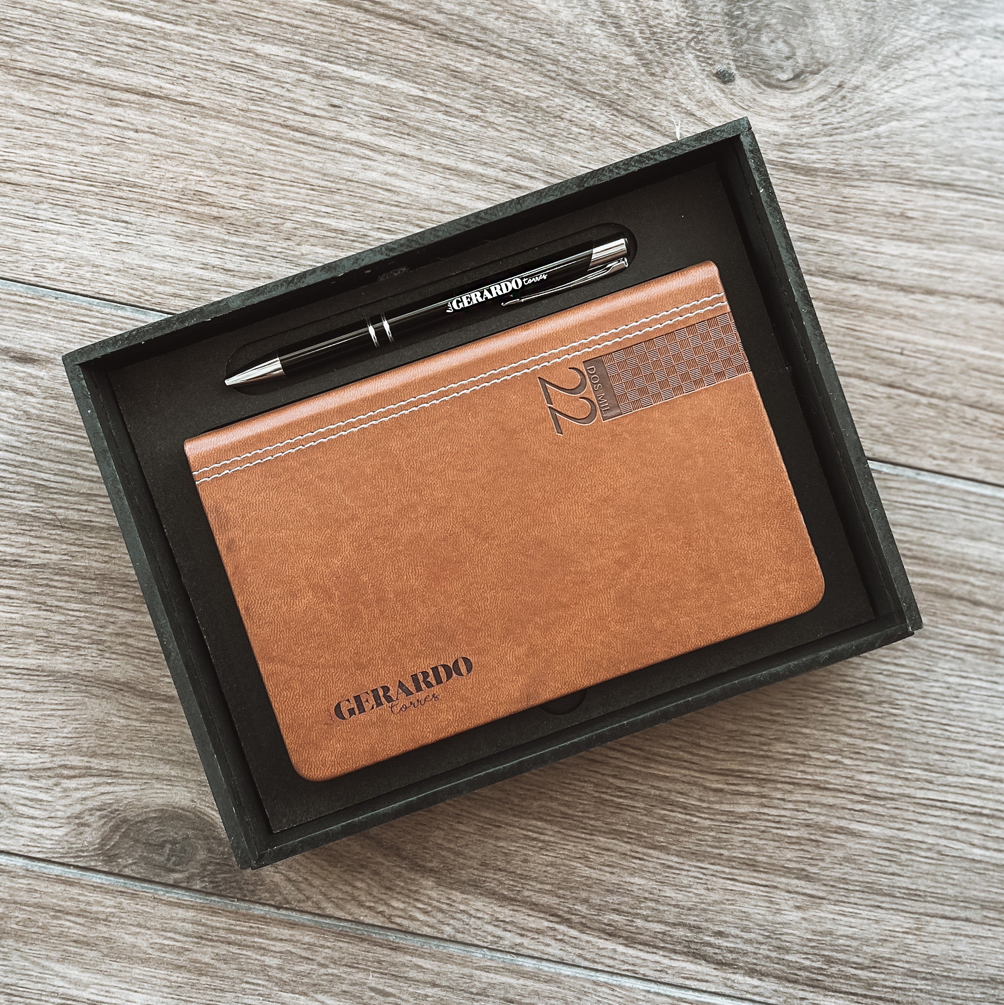 Image of Agenda  + Pluma